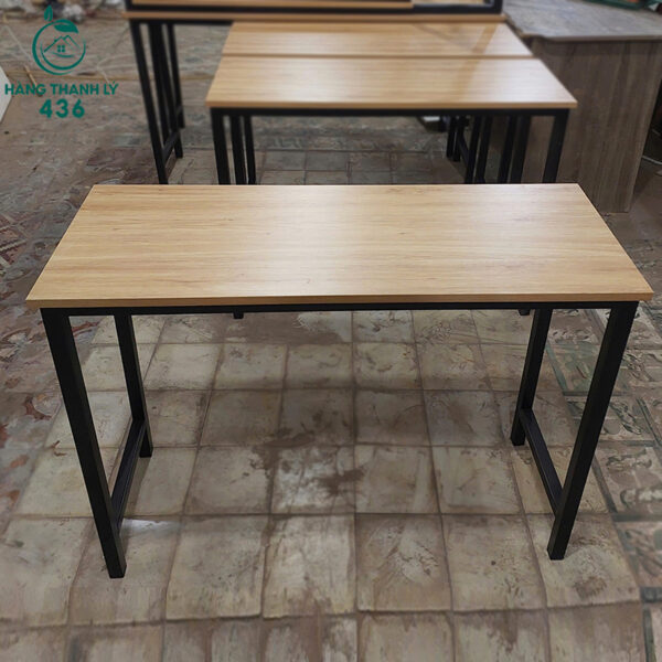 thanh ly ban lam viec chan sat chu u 1