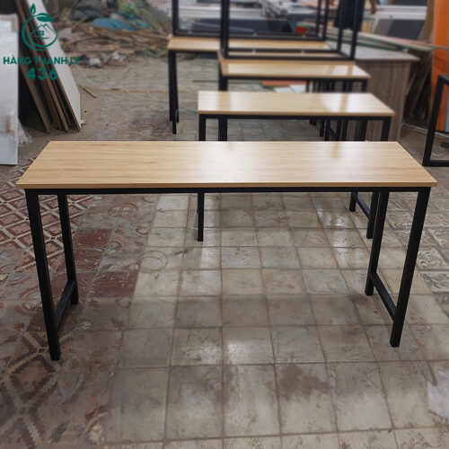 thanh ly ban lam viec chan sat chu u 3