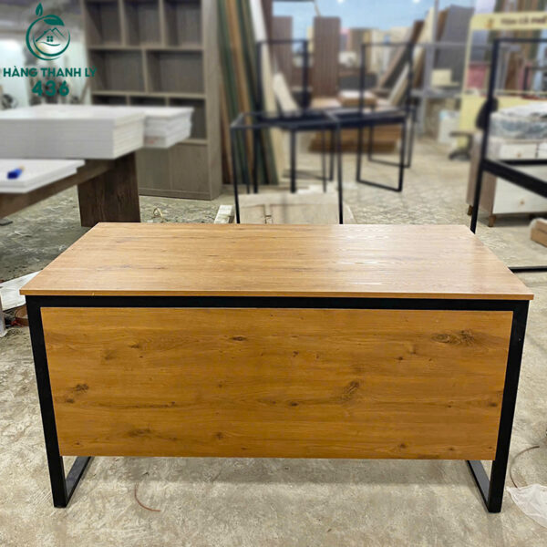 thanh ly ban lam viec go chan sat chu u moi 99 1