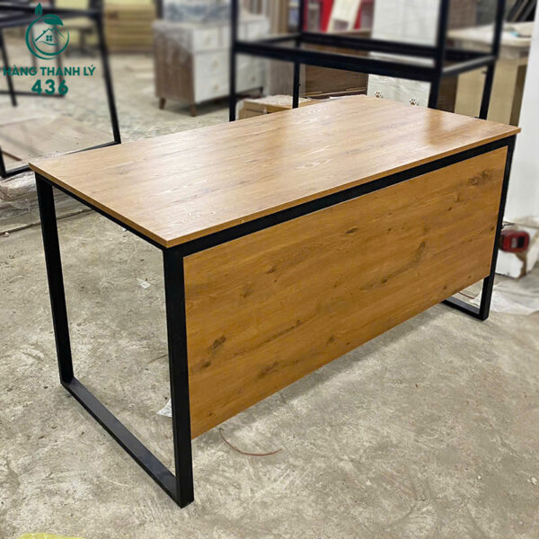 thanh ly ban lam viec go chan sat chu u moi 99 3