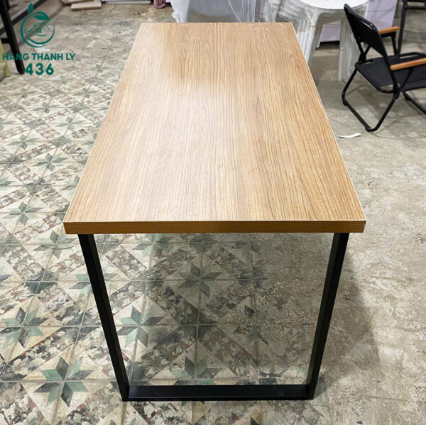 thanh-ly-ban-lam-viec-go-van-nau-1m2x60cm-hang-dep-moi-99 (4) thanh ly ban lam viec go van nau 1m2x60cm hang dep moi 99 4