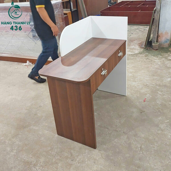 thanh ly quay thu ngan go ket hop nau trang moi 99 3