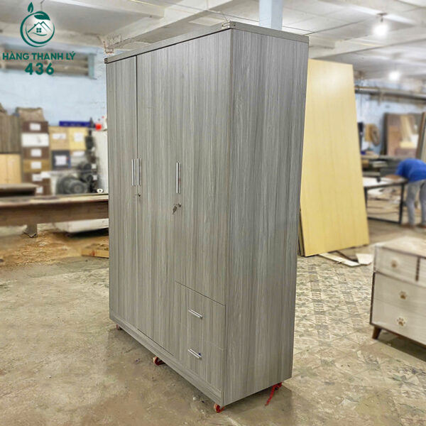 thanh ly tu quan ao 1m4x2m co guong mau xam moi 99 3