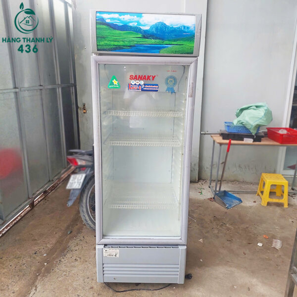 tu mat sanaky 1 canh cu