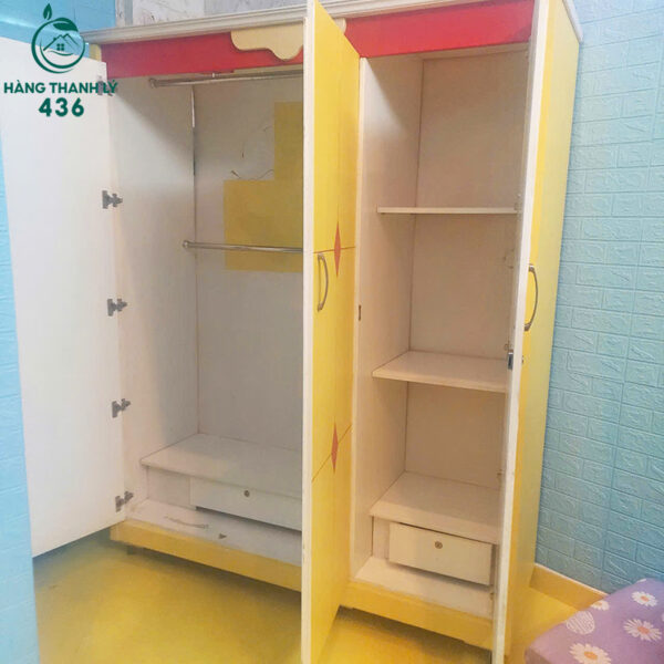 tu-quan-ao-go-cu-3-canh-son-mau-vang-dep-mat (2) tu quan ao go cu 3 canh son mau vang dep mat 2