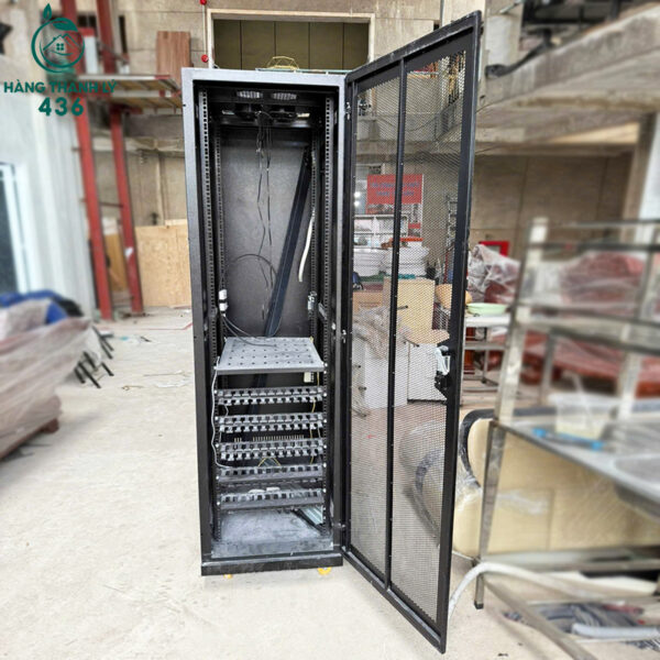 tu-rack-mang-cu-chat-lieu-ben-bi-mau-den-hien-dai (1) tu rack mang cu chat lieu ben bi mau den hien dai 1