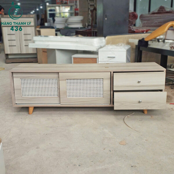 tu tivi go cu 1m6x50cm co cua truot ket hop ngan keo 1