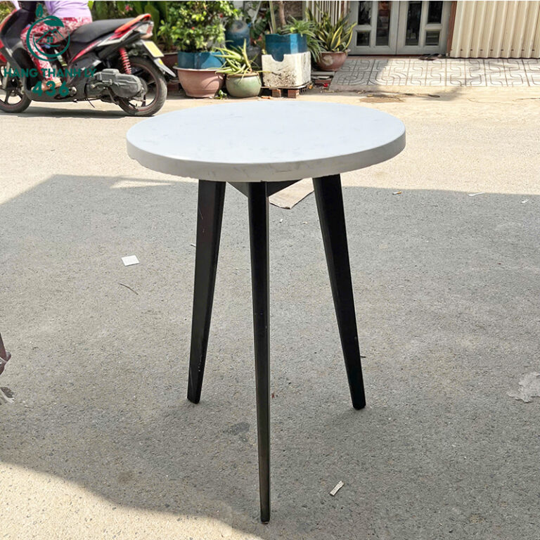 ban cafe cu mat tron mau trang chan go son den 1