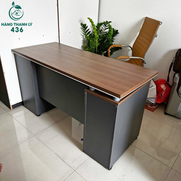 ban giam doc cu 1m4x60cm co ngan keo 2