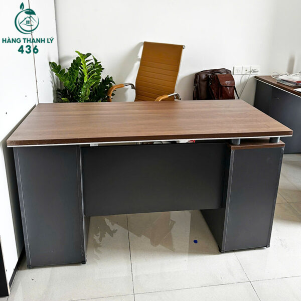 ban giam doc cu 1m4x60cm co ngan keo 3