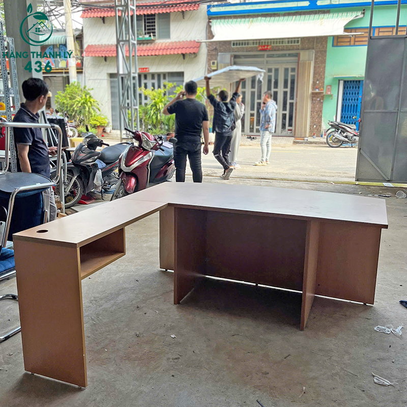 ban-giam-doc-go-cu-goc-l-kich-thuoc-rong-rai-2 Bàn Giám Đốc Gỗ Cũ Góc L Kích Thước Rộng Rãi
