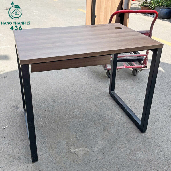 ban-lam-viec-cu-co-lo-di-day-dien-khong-hoc (1) ban lam viec cu co lo di day dien khong hoc 1