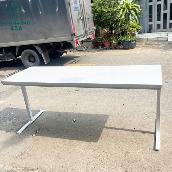 ban lam viec cu mat go chan sat 1m8x75cm 5