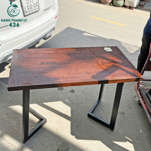 ban-lam-viec-cu-mat-go-chan-sat-kieu-dang-doc-dao (1) ban lam viec cu mat go chan sat kieu dang doc dao 1