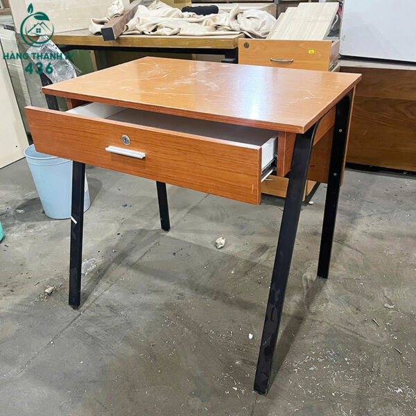 ban lam viec go cu 75cmx50cm chan sat co ngan keo 1