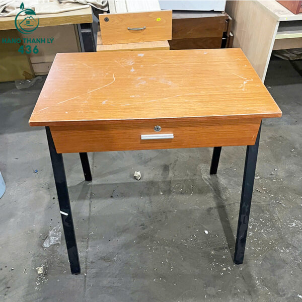 ban lam viec go cu 75cmx50cm chan sat co ngan keo 4