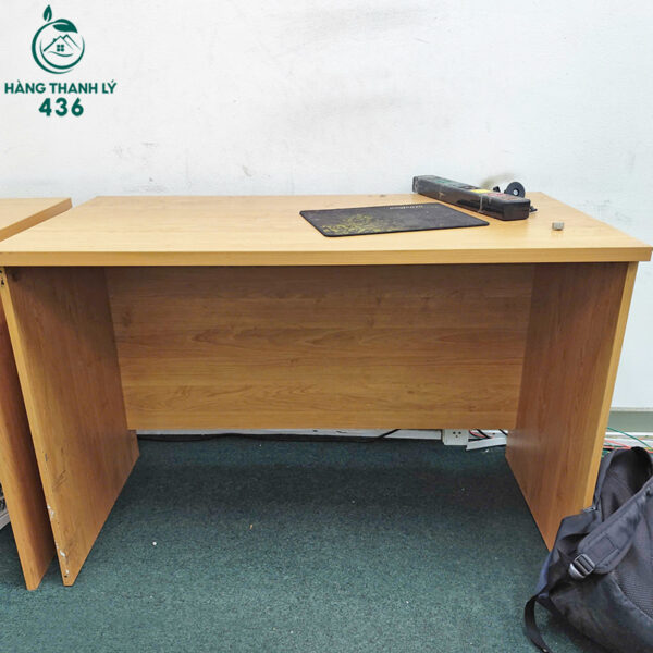 ban lam viec go cu co tam chan phia truoc gia re 1