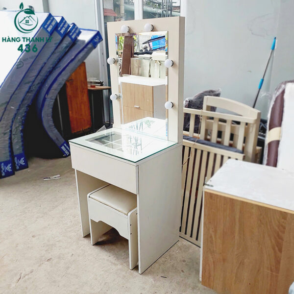 ban trang diem cu co gan guong va den hien dai 3