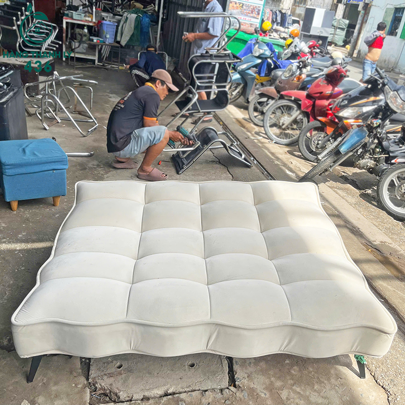 Băng Sofa Bed Cũ 1M5x1M18 Bọc Vải Màu Trắng Giá Rẻ bang-sofa-bed-cu-1m5x1m18-boc-vai-mau-trang-gia-re-2 Băng Sofa Bed Cũ 1M5x1M18 Bọc Vải Màu Trắng Giá Rẻ