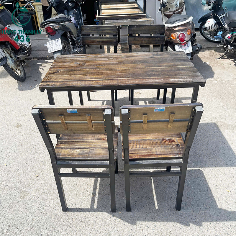 bo-ban-ghe-an-go-cu-chan-sat-thiet-ke-toi-gian-2 Bộ Bàn Ghế Ăn Gỗ Cũ Chân Sắt Thiết Kế Tối Giản