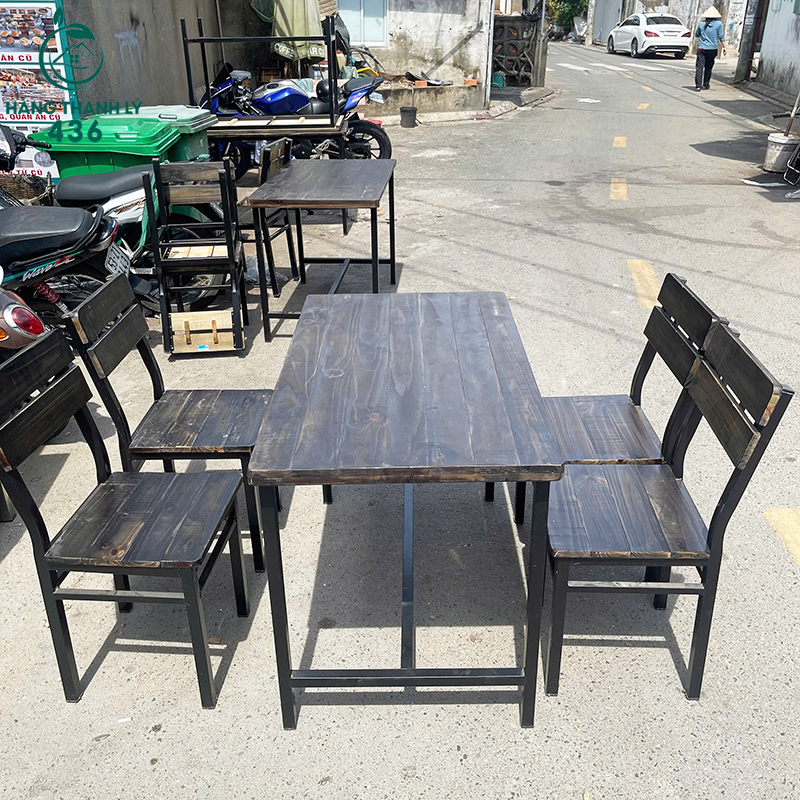 bo-ban-ghe-an-go-cu-chan-sat-thiet-ke-toi-gian-3 Bộ Bàn Ghế Ăn Gỗ Cũ Chân Sắt Thiết Kế Tối Giản