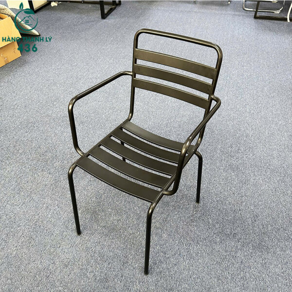 ghe cafe khung sat cu son mau den gia re 2