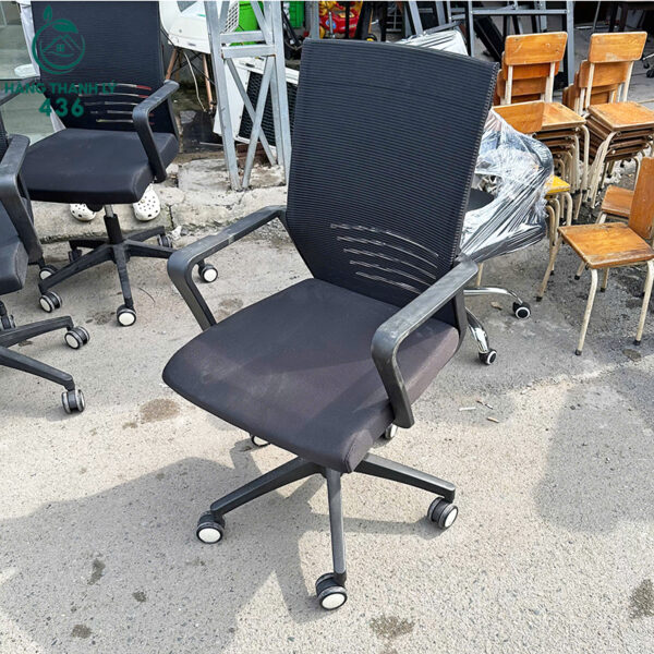 ghe-lam-viec-cu-lung-trung-luoi-mau-den-chan-xoay (1) ghe lam viec cu lung trung luoi mau den chan xoay 1