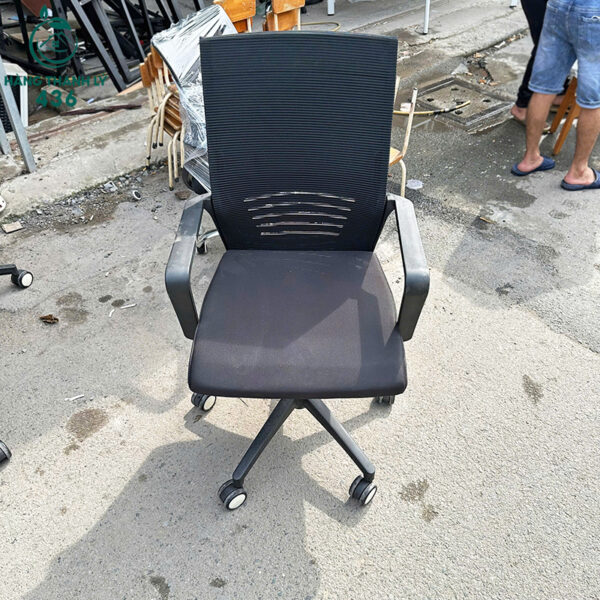 ghe-lam-viec-cu-lung-trung-luoi-mau-den-chan-xoay (2) ghe lam viec cu lung trung luoi mau den chan xoay 2