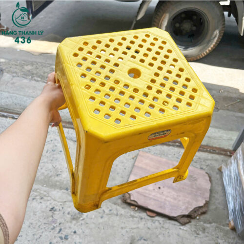 ghe nhua cu mau vang 2