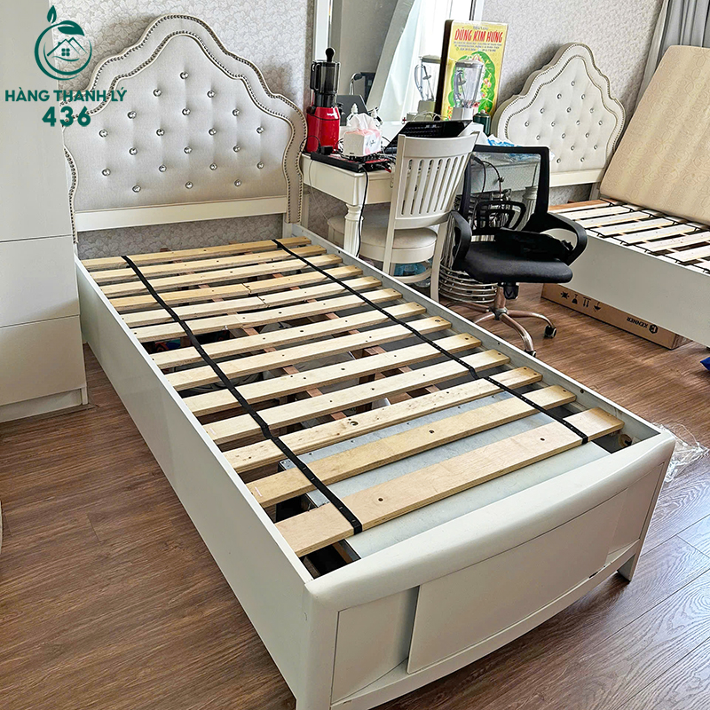 Giường Ngủ Cũ Đóng Nút Phong Cách Tân Cổ Điển giuong-ngu-cu-dong-nut-phong-cach-tan-co-dien-1 Giường Ngủ Cũ Đóng Nút Phong Cách Tân Cổ Điển