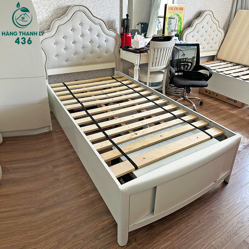 Giường Ngủ Cũ Đóng Nút Phong Cách Tân Cổ Điển giuong-ngu-cu-dong-nut-phong-cach-tan-co-dien-3 Giường Ngủ Cũ Đóng Nút Phong Cách Tân Cổ Điển