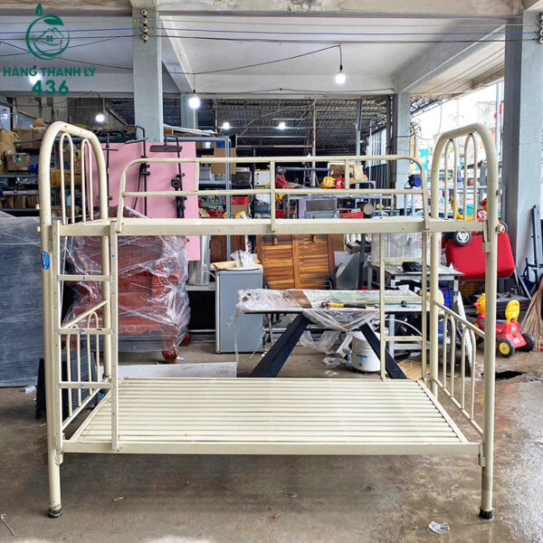 giuong tang sat cu 2m06x1m85 hang con dung tot 1