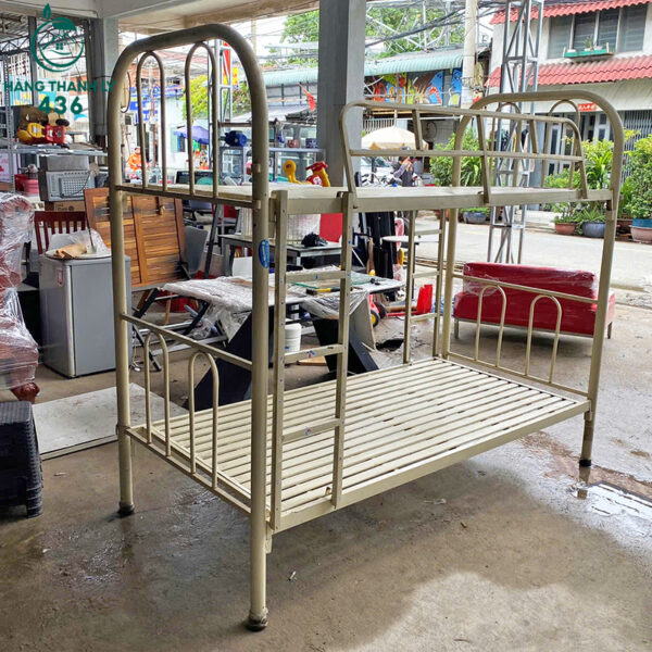giuong tang sat cu 2m06x1m85 hang con dung tot 4
