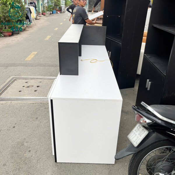 quay-le-tan-cu-2m2x1m1-mau-trang-phoi-den-hien-dai (2) quay le tan cu 2m2x1m1 mau trang phoi den hien dai 2