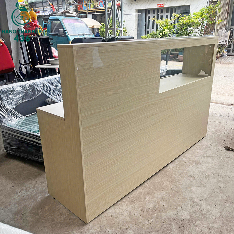 quay-le-tan-go-cu-1m2x2m-be-mat-phoi-kinh-hien-dai-2 Quầy Lễ Tân Gỗ Cũ 1M2x2M Bề Mặt Phối Kính Hiện Đại