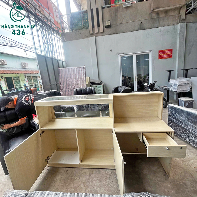 quay-le-tan-go-cu-1m2x2m-be-mat-phoi-kinh-hien-dai-3 Quầy Lễ Tân Gỗ Cũ 1M2x2M Bề Mặt Phối Kính Hiện Đại