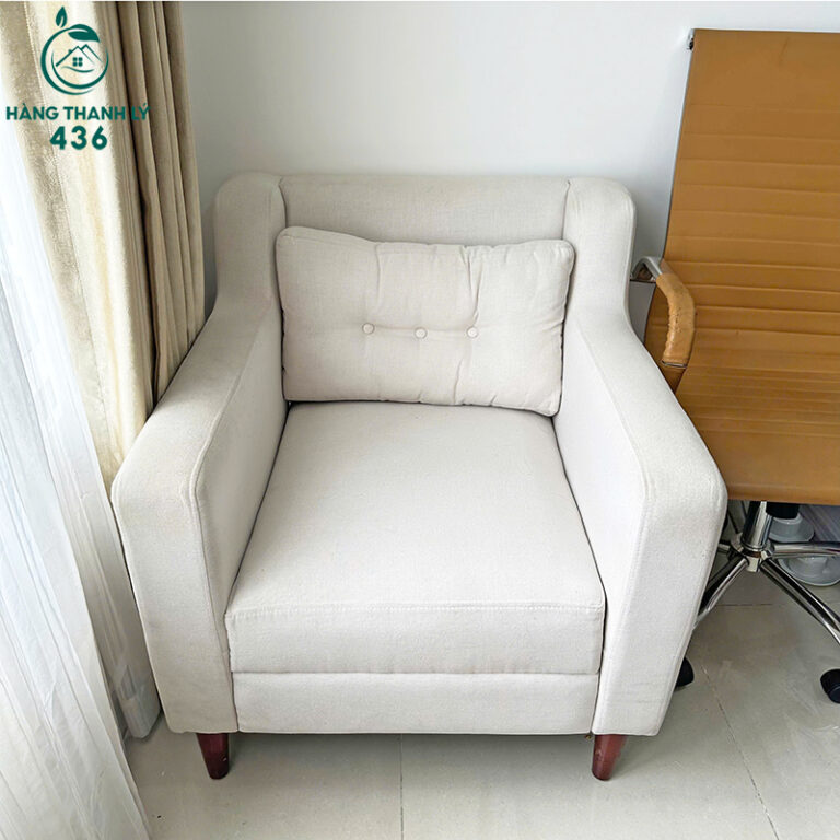sofa don boc vai cu mau trang co goi tua lung 2