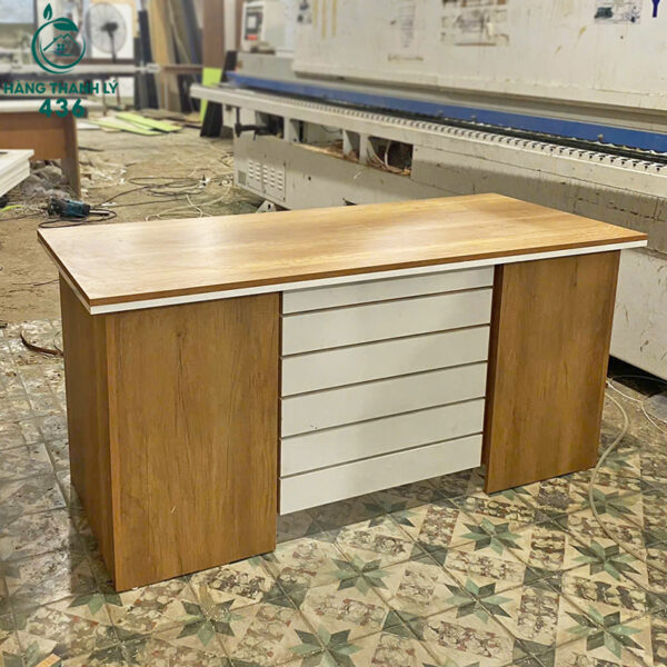 thanh ly ban giam doc go 1m6x80cm khong hoc moi 99 2