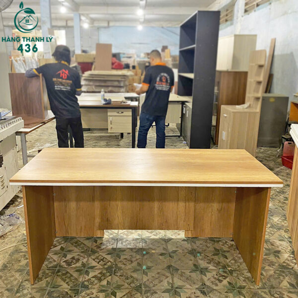 thanh ly ban giam doc go 1m6x80cm khong hoc moi 99 4