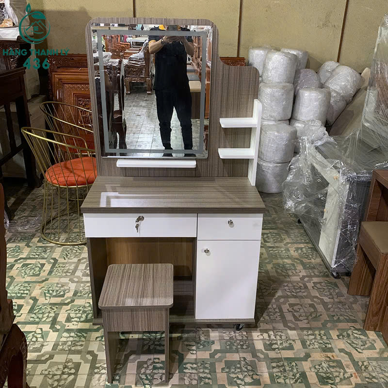 Thanh Lý Bàn Trang Điểm Gỗ Có Đèn LED Mới 99% (Nhiều Mẫu) 6 thanh ly ban trang diem go gan guong nhieu ngan keo moi 99 1