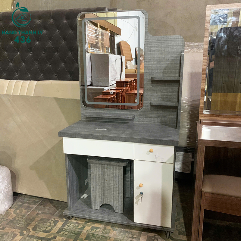 Thanh Lý Bàn Trang Điểm Gỗ Có Đèn LED Mới 99% (Nhiều Mẫu) 12 thanh ly ban trang diem go gan guong nhieu ngan keo moi 99 3