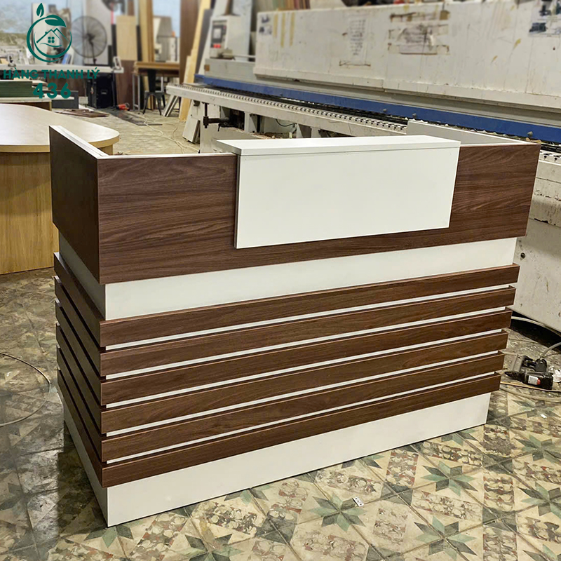 Thanh Lý Quầy Lễ Tân 1M4x60CM Phối Trắng Nhám Mới 99% thanh-ly-quay-le-tan-1m4x60cm-phoi-trang-nham-2 Thanh Lý Quầy Lễ Tân 1M4x60CM Phối Trắng Nhám Mới 99%