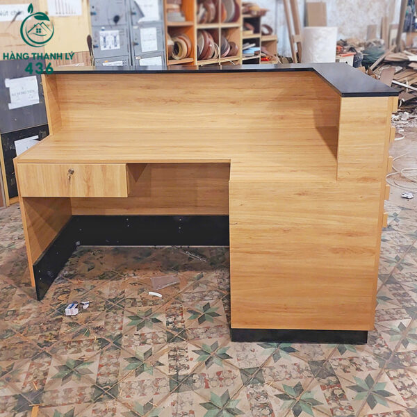 thanh-ly-quay-le-tan-go-goc-l-1m6x1m1-hang-dep-moi-99 (1) thanh ly quay le tan go goc l 1m6x1m1 hang dep moi 99 1