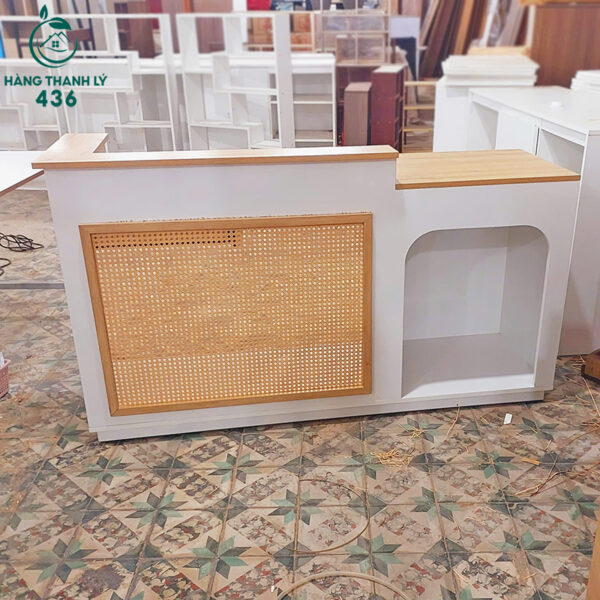 thanh ly quay le tan go phoi trang 1m6x90cm hien dai moi 99 1