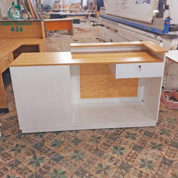 thanh ly quay le tan go phoi trang 1m6x90cm hien dai moi 99 3