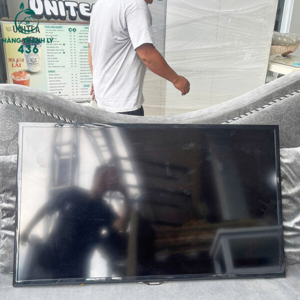 tivi-samsung-cu-mau-den-man-hinh-lon-con-dung-tot (4) tivi samsung cu mau den man hinh lon con dung tot 4