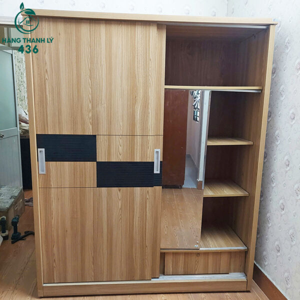 tu quan ao go cu 2 canh truot co gan guong tien loi 3