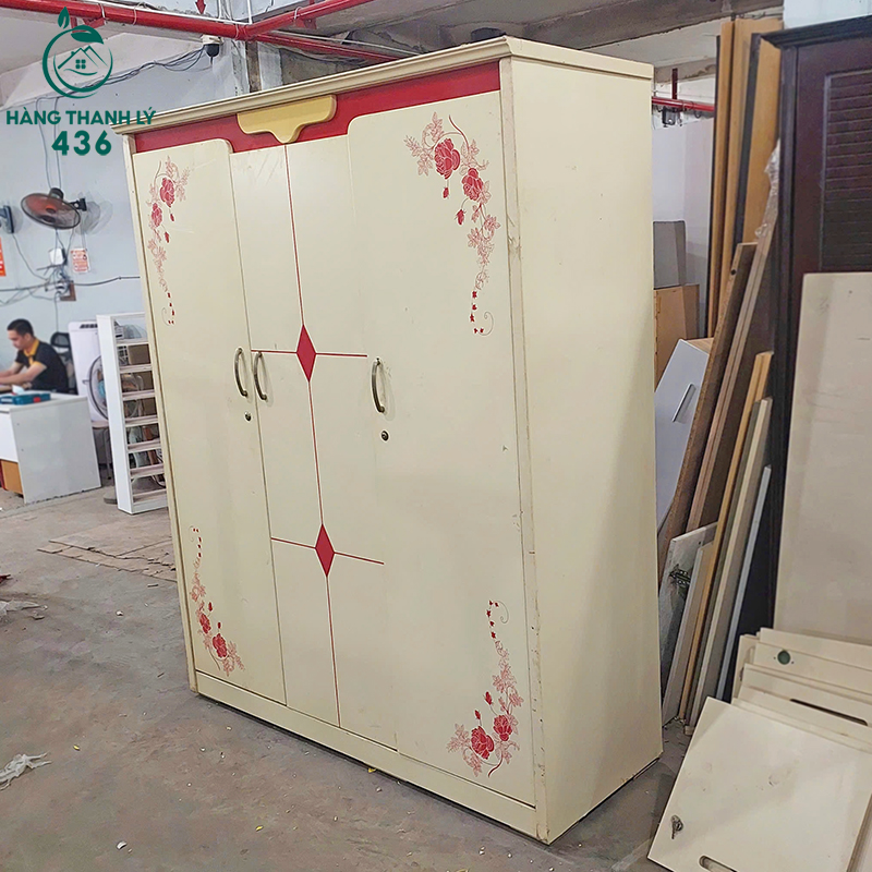 Tủ Quần Áo Gỗ Cũ 3 Cánh 1M4x2M Màu Trắng Phối Hoa Văn Đỏ tu-quan-ao-go-cu-3-canh-1m4x2m-mau-trang-phoi-hoa-van-do-1 Tủ Quần Áo Gỗ Cũ 3 Cánh 1M4x2M Màu Trắng Phối Hoa Văn Đỏ