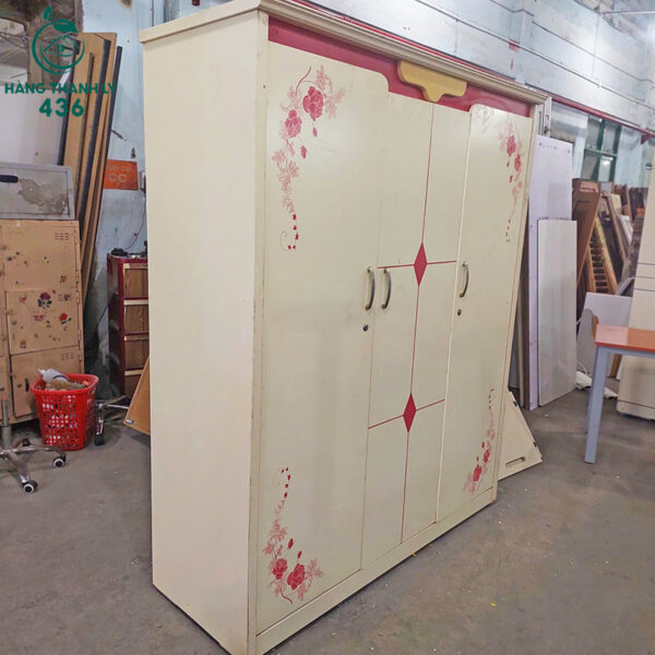 tu-quan-ao-go-cu-3-canh-1m4x2m-mau-trang-phoi-hoa-van-do (2) tu quan ao go cu 3 canh 1m4x2m mau trang phoi hoa van do 2