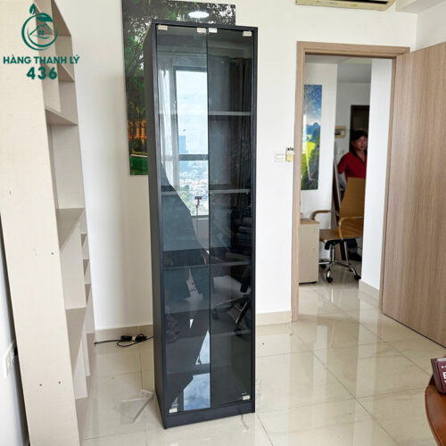 tu trung bay cu cao 2m mau den ket hop kinh 1